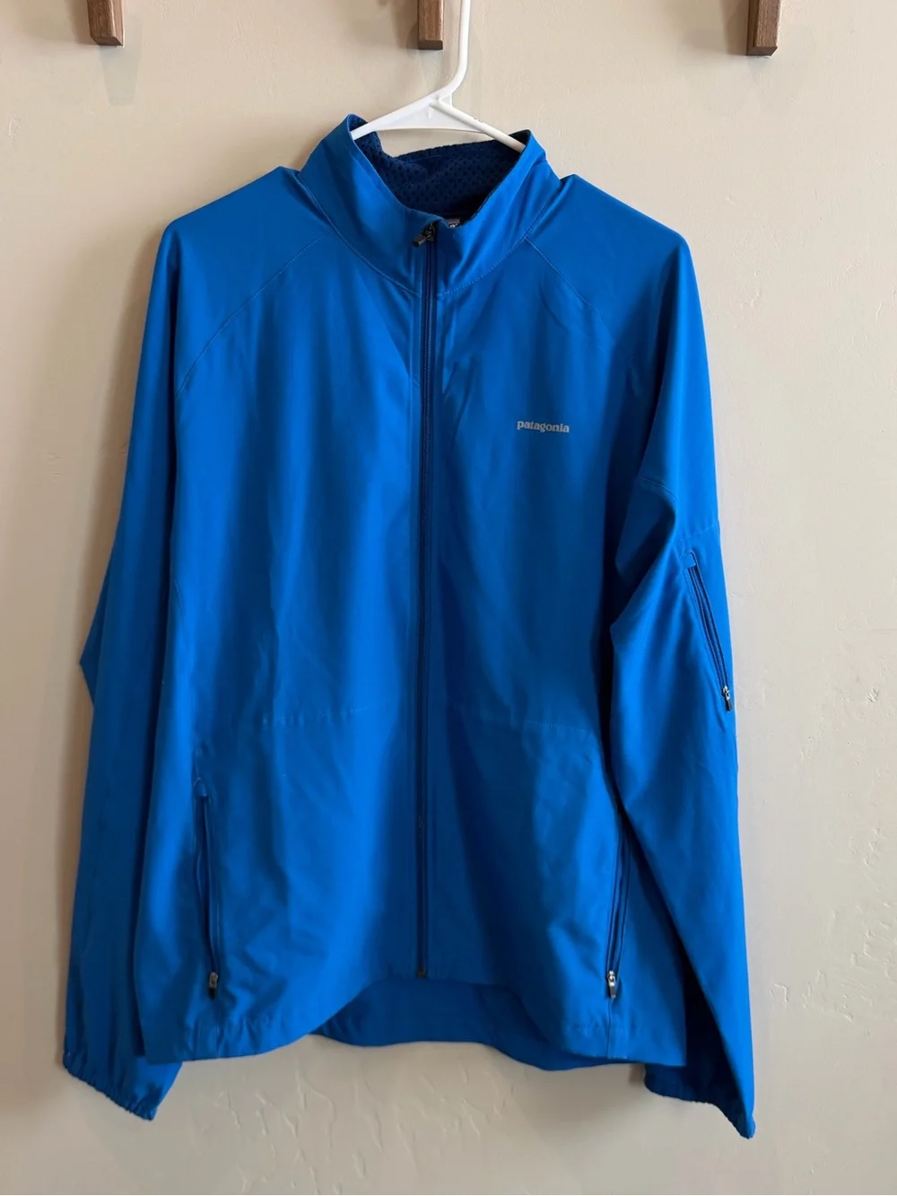 Men’s Patagonia light weight jacket